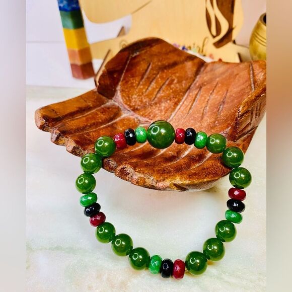 Handmade Green Jade Afro American Flag Mixed Bead Gemstone Bead Bracelet - Picture 4 of 6